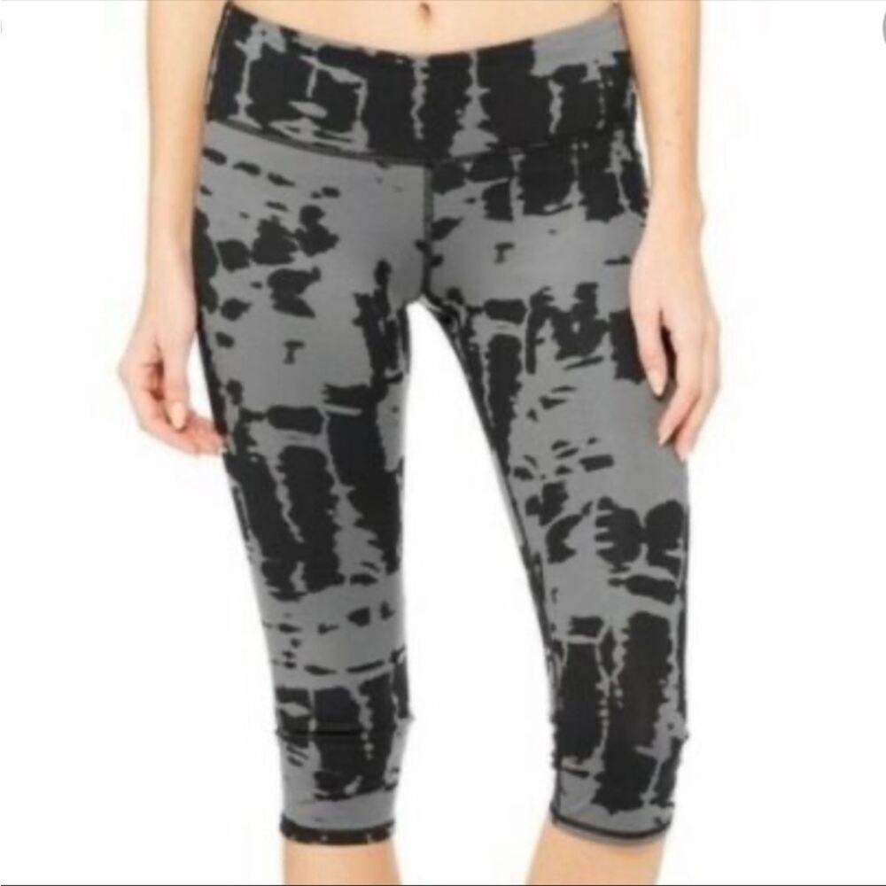 Alo Black Airbrush Tie Dye Capri Length Activewear Bottoms Size XS